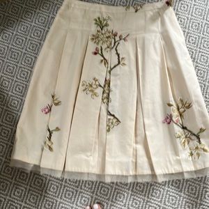 Embroidered skirt